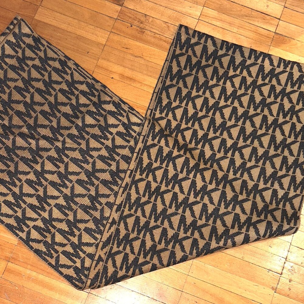 NEW MICHAEL (Michael Kors) SOFT GREY & BEIGE KNIT INFINITY SCARF in Women's - To